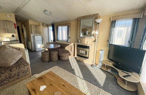 Great Yarmouth House | Homely 6 berth caravan for hire by the beach at California Cliffs ref 50006F