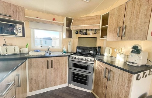 Great Yarmouth House | Homely 6 berth caravan for hire by the beach at California Cliffs ref 50006F