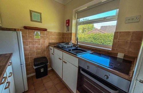 Oulton Broad Ski Chalet | Homely chalet on a Brilliant holiday park in Lowestoft ref 12004B