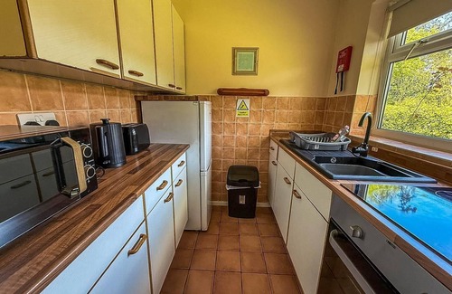 Oulton Broad Ski Chalet | Homely chalet on a Brilliant holiday park in Lowestoft ref 12004B