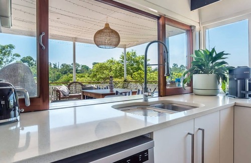 Bardon House | Homely Hideaway Bardon