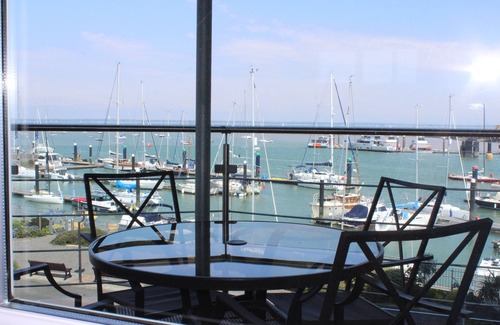 Cowes Apartment | Homely Luxury Waterfront Apartment