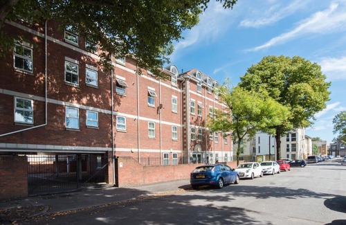 Roath Apartment | Homely New Apartment with WiFi and Parking