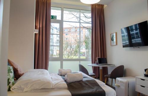 Sendlinger Feld Apartment | HOMELY STAY Studio 8 - Relaxed Self-Check-In room in Munich - 15 min from Oktoberfest