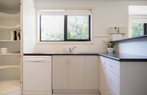 South Launceston Apartment | Homely Unit Near the City with Parking & Wifi