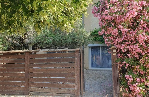 Saint-Maurice-sur-Eygues Apartment | Homerez - Apartment in Saint-Maurice-sur-Eygues