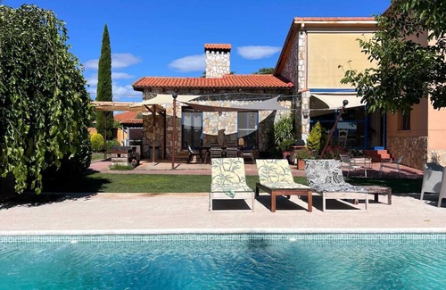 Uceda Villa | Homerez - 4-Bedroom Villa with Private Pool