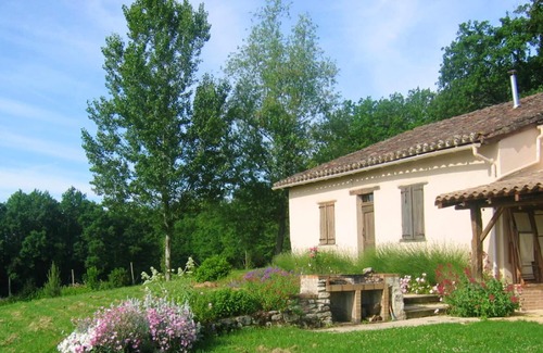 Castelnau-Montratier-Sainte-Alauzie Villa | Homerez - Amazing villa for 14 ppl. with swimming-pool at Castelnau-Montratier
