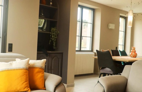 Chanaleilles House | Homerez - Amazing house for 14 ppl. with balcony at Chanaleilles