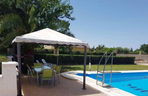 Linares Villa | Homerez - Amazing villa for 6 ppl. with swimming-pool and garden at Linares