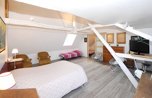 Vernou-sur-Brenne Apartment | Homerez - Apartment in Vernou-sur-Brenne