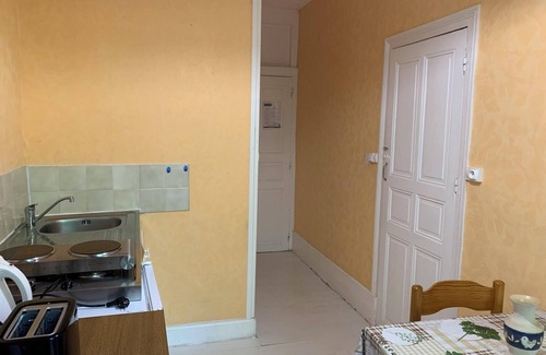 Neris-les-Bains Apartment | Homerez - Apt. Néris-les-Bains