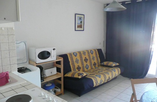 Sainte-Marie-la-Mer Apartment | Homerez - Apt. sea view in Sainte-Marie
