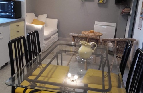 Villeneuve d'Aveyron Apartment | Homerez - Apt. Villeneuve with garden