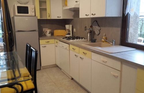 Villeneuve d'Aveyron Apartment | Homerez - Apt. Villeneuve with garden