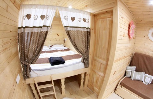 Laragne-Monteglin House | Homerez - Beautiful bungalow for 2 ppl. with terrace at Laragne-Montéglin