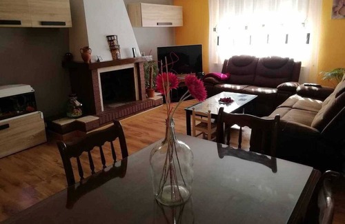 Babilafuente House | Homerez - Big house for 13 ppl. with swimming-pool and terrace at Babilafuente