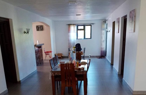 Saint Felix House | Homerez - Bungalow 2 km away from the beach for 7 ppl. with jacuzzi and garden