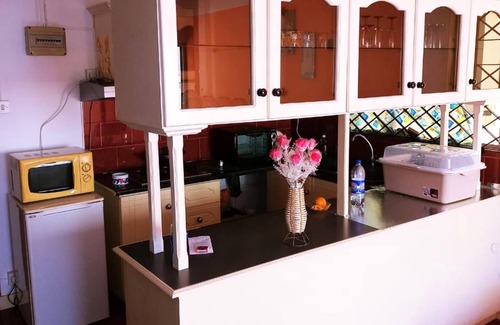 Saint Felix House | Homerez - Bungalow 2 km away from the beach for 7 ppl. with jacuzzi and garden