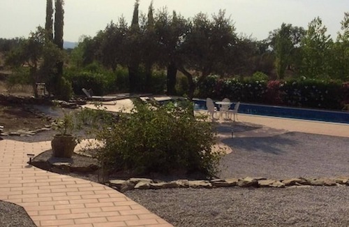 Aldeia dos Palheiros Ski Chalet | Homerez - Chalet for 5 ppl. with swimming-pool, jacuzzi and garden at Ourique