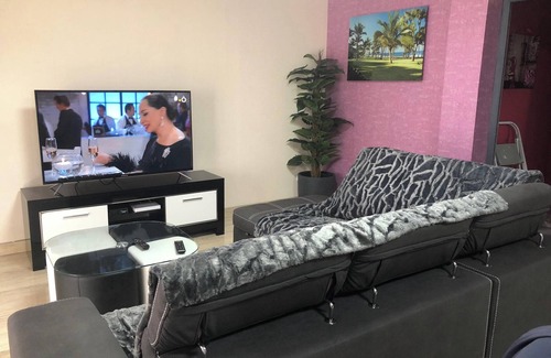 Bras-Panon Apartment | Homerez - Charming Apartment in Bras-Panon with Balcony