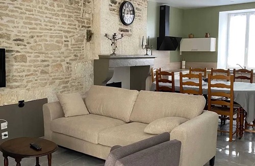 Les Riceys House | Homerez - Charming house in Les Riceys with private courtyard
