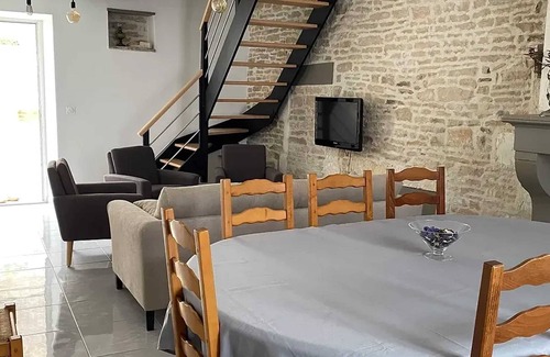 Les Riceys House | Homerez - Charming house in Les Riceys with private courtyard
