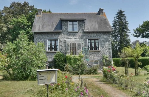 Quebriac House | Homerez - Charming House in Québriac with Enclosed Garden