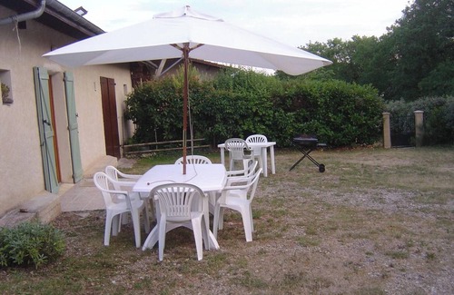 Sarrazac House | Homerez - Charming house in Sarrazac with private pool