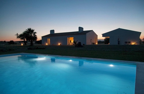 Evora Villa | Homerez - Chic Villa with Private Pool near Évora