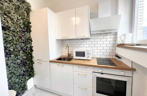 Postel Apartment | Homerez - Comfortable Studio in Brussels - 35m² - Terrace with BBQ
