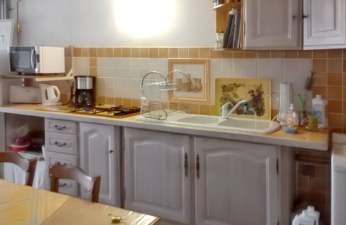 Tarbes Apartment | Homerez - Cosy Apartment in Tarbes - Terrace and Garden