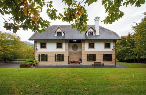 Oiartzun House | Homerez - Family Home in Oiartzun with Mountain View