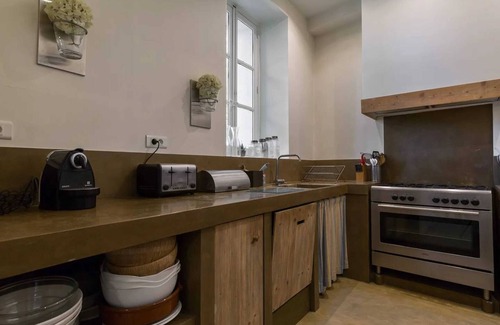 Saumane-de-Vaucluse House | Homerez - House in L'Isle-sur-la-Sorgue