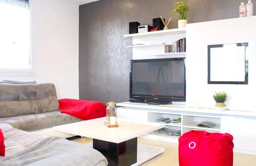 Poids-de-Fiole House | Homerez - House 11 km away from the beach for 9 ppl. with spa at Poids-de-Fiole