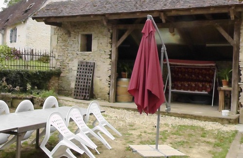 Coulaures House | Homerez - House for 14 ppl. with swimming-pool, garden and terrace at Coulaures