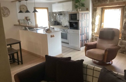 Saint-Romain House | Homerez - House in Saint-Romain.
