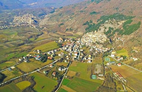 Castel di Ieri Apartment | Homerez - Nice apartement for 4 ppl. with terrace at Castel di Ieri