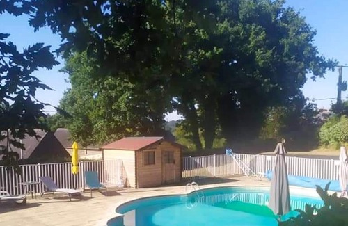 Rostrenen House | Homerez - Nice house for 5 ppl. with shared pool and terrace at Rostrenen