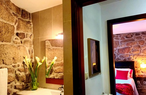 Lindoso House | Homerez - Nice house for 2 ppl. with balcony at Lindoso