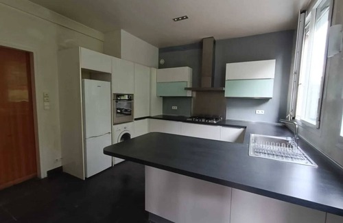 Montreuil Apartment | Homerez - Spacious Apartment in Montreuil