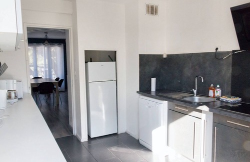 Moulin a Vent Apartment | Homerez - Spacious Apartment in Perpignan, balcony