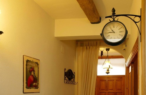 Mingorria House | Homerez - Spacious house for 6 ppl. with terrace at Mingorría