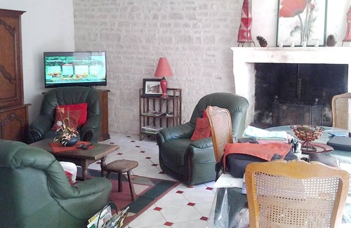 La Courade House | Homerez - Spacious house for 7 ppl. with garden and terrace at Fleurac