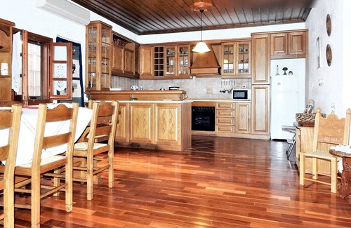 Makrynitsa House | Homerez - Spacious house with sea view in Volos