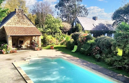 Ploubezre Villa | Homerez - Spacious Villa with Private Pool in Ploubezre