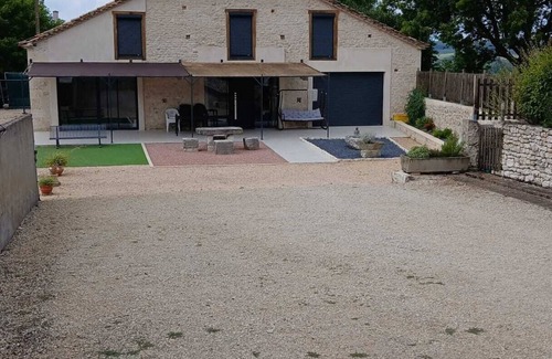 Montpezat-de-Quercy Villa | Homerez - Villa in Montpezat-de-Quercy