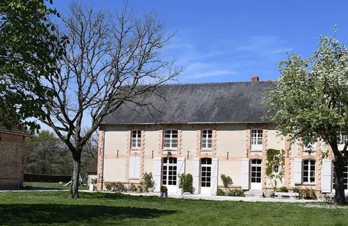 Brinon-sur-Sauldre Villa | Homerez - Villa in Brinon-sur-Sauldre