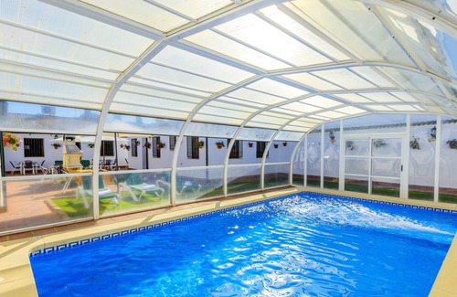 Rivero de Posadas Villa | Homerez - Villa for 20 ppl. with swimming-pool and terrace at Rivero de Posadas