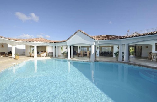 Plum Bay Villa | Homerez - Villa in Saint Martin + sea view.